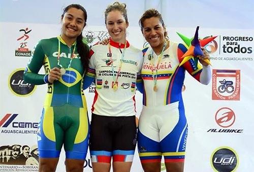 Gabriela Yumi conquistou a medalha de prata na prova de Keirin / Foto: CBC/Divulgação