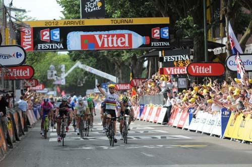 Cavendish pedala e alcança 1º lugar / Foto: Divulgação / Tour de France