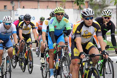 Equipe Promax Bardahl no pelotão do Campeonato Penks / Foto: Mazza Ciclismo / Divulgação
