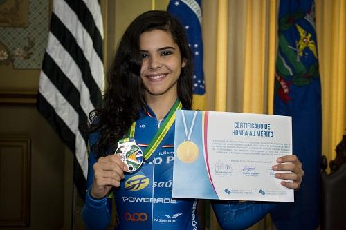 Jovem atleta de 14 anos esteve no Palácio Rio Branco na manhã desta quinta-feira (9) e recebeu diploma de honra ao mérito / Foto: Martinez Comunicação 