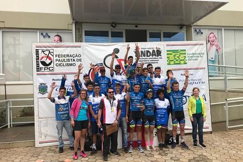 Plantel comandado pelos técnicos Fernando Bassanezi e Thiago Nardin faturou oito pódios em Cajuru no último domingo (26) e é líder isolado da competição / Foto: Martinez Comunicação