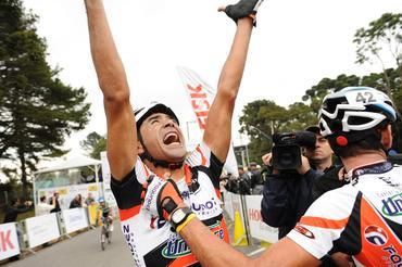 Panizo comemora vitória nas montanhas, no Tour do Brasil / Foto: Sérgio Shibuya / ZDL