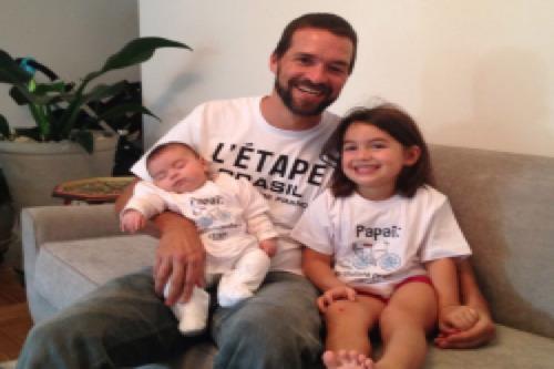 Julian Salgueiro e suas duas filhas / Foto: L'Etape