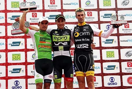 O espanhol Oscar Sevilla venceu a primeira etapa, seguido do compatriota Gustavo Veloso e do brasileiro Kleber Ramos, que ficou em terceiro / Foto: Divulgação/Ciclismo SJC