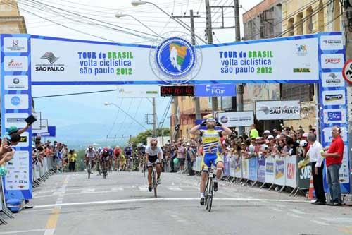 Vitória de Marcos Crespo em uma das etapas do Tour do Brasil / Foto: Sérgio Shibuya/MBraga Comunicação