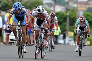 O ciclista Renato Seabra (Dataro) foi o grande vencedor da terceira etapa do Giro Internacional do Interior de São Paulo, disputada na última sexta-feira, dia 18 de Março/ Foto: Ivan Ivan Storti