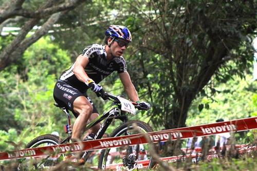 Campeão Henrique Avancini / Foto: Bruno Fernandes / Nois Pedala