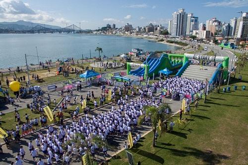 Neste domingo é a vez da capital paranaense ser o palco da disputa de 5km com obstáculos infláveis coloridos e gigantes / Foto: Divulgação