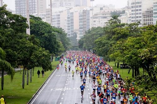 Atletas receberão a benção do cardeal Dom Orani Tempesta antes largada; Prova vai reunir cinco mil participantes no Aterro de Flamengo / Foto: Claudio Torós Atletas receberão a benção do cardeal Dom Orani Tempesta antes largada; Prova vai reunir cinco mil participantes no Aterro de Flamengo / Foto: Claudio Torós