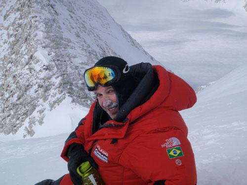 Perto do cume do Everest, o engenheiro paulistano Cid Ferrari foi obrigado a desistir da empreitada há menos de 900 metros de altitude do topo  / Foto: Divulgação