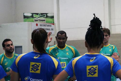 Cubano, técnico da Seleção Júnior Feminina / Foto: Divulgação