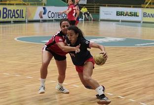 Maria Paula Fernandez foi a artilheira da partida, com 13 gols / Foto: Christian Rizzi