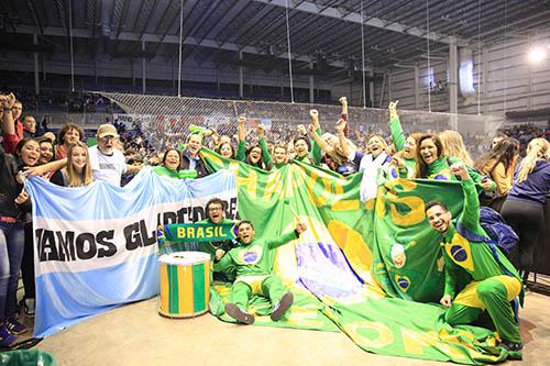 Torcidas de Brasil e Argentina juntas ao final do jogo / Foto: Cinara Piccolo/Photo&Grafia 