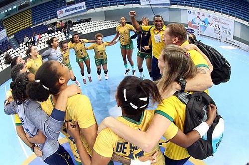 Partida será nesta segunda-feira (11), às 12h30 (horário de Brasília), em Moscou; Brasil busca classificação inédita para as quartas de final da competição / Foto: IHF/Divulgação