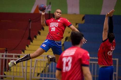 Equipes estão fora da zona de classificação para as quartas de final e uma derrota complica situação dos dois times / Foto: Cinara Piccolo/Photo&Grafia