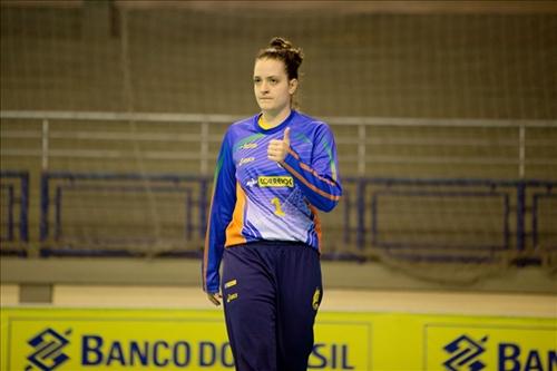 Gabriela Moreschi está entre as melhores goleiras / Foto: Divulgação / CBHb
