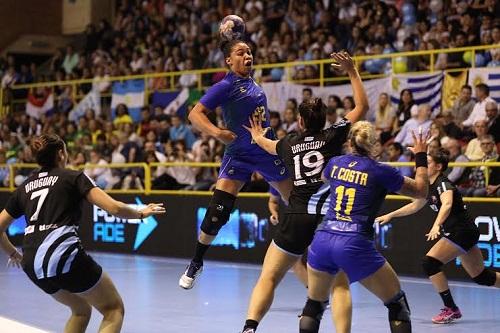 Seleção joga pelo título neste domingo (25), contra Argentina ou Paraguai / Foto: Cinara Piccolo/Photo&Grafia