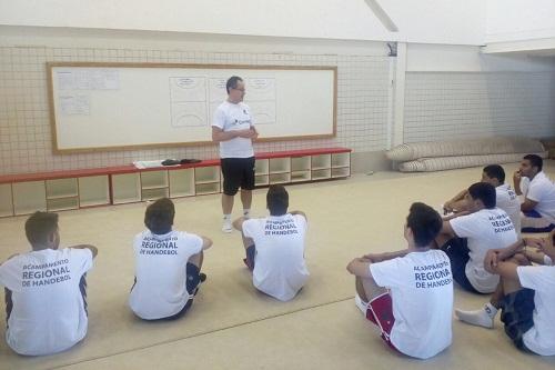 Durante três dias, atletas da categoria Juvenil Masculina de todo o Estado se reúnem para treinamentos e palestras / Foto: Divulgação