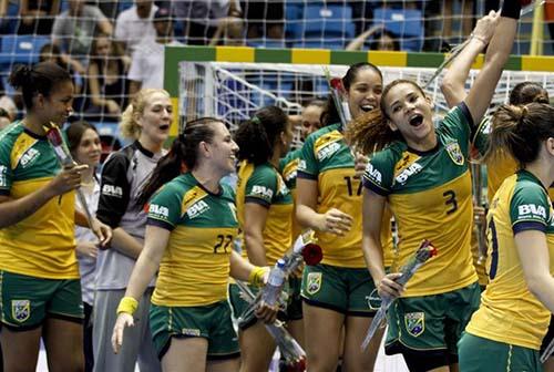 Brasileiras comemoram no Ibirapuera o quinto lugar na Campeonato Mundial em 2011 / Foto: Photo & Grafia