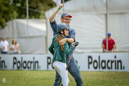 Filha campeã e alegria de pai / Foto:  Luis Ruas - Divulgação 