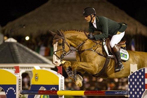 Rodrigo Pessoa com Ferro Chin VH Lindenhof em ação no Winter Equestrian Festival 2016 / Foto: Gabriela Lutz