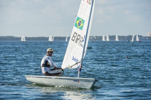 Scheidt: medalha de prata em Miami / Foto: Walter Cooper / US Sailing Scheidt: medalha de prata em Miami / Foto: Walter Cooper / US Sailing
