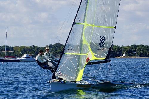 Bicampeão olímpico encara o desafio de disputar uma nova categoria no iatismo e nesta quarta-feira (25) se manteve entre os 10 primeiros colocados nas duas regatas disputadas em Miami / Foto: Divulgação Bicampeão olímpico encara o desafio de disputar uma nova categoria no iatismo e nesta quarta-feira (25) se manteve entre os 10 primeiros colocados nas duas regatas disputadas em Miami / Foto: Divulgação