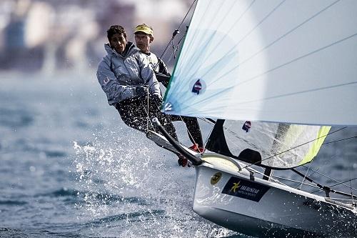 Ao lado do proeiro Gabriel Borges, bicampeão olímpico inicia a flotilha ouro da tradicional competição disputada em Palma de Mallorca, na Espanha, e segura a 19ª colocação na classificação geral / Foto: Jesus Renedo/Energy Sailing/IBEROSTAR Ao lado do proeiro Gabriel Borges, bicampeão olímpico inicia a flotilha ouro da tradicional competição disputada em Palma de Mallorca, na Espanha, e segura a 19ª colocação na classificação geral / Foto: Jesus Renedo/Energy Sailing/IBEROSTAR