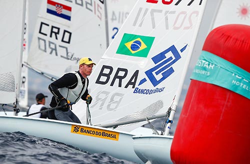 Scheidt tem dia irregular, mas segue na briga por vaga na Olimpíada / Foto: Pedro Martinez/Sailing Energy/Divulgação