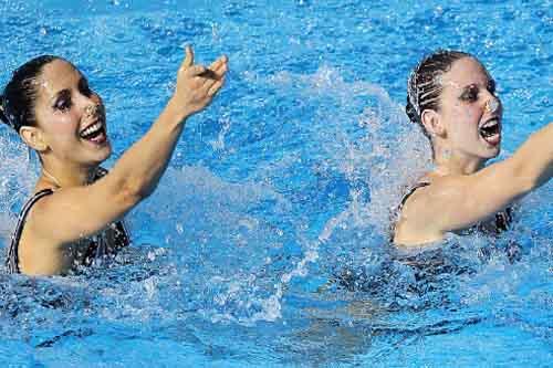 Nayara Figueira e Lara Teixeira chegam a Londres para competir no nado sincronizado/ Foto: Wander Roberto/Inovafoto/COB