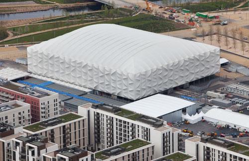 A construção da Arena de Basquete começou em outubro de 2009. A partir de março de 2010 foi iniciado o trabalho para erguer a estrutura de aço de 1.000 toneladas / Foto: Londres 2012 