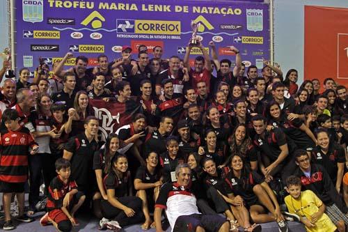 Natação do Flamengo comemora / Foto: Satiro Sodré/AGIF
