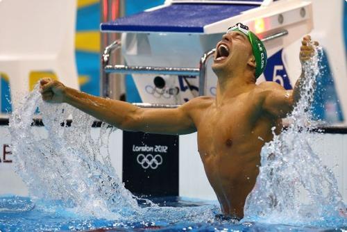 Le Clos comemora a vitória histórica sobre Michael Phelps nos Jogos Londres 2012 / Foto: Getty Images / Al Bello