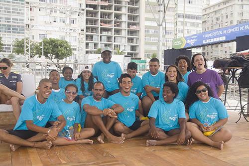 Atletas Desafio rei e Rainha do mar com participantes do Projeto Golfinhos / Foto: Divulgação