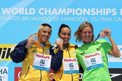 Ana Marcela e Poliana no pódio do Mundial de Barcelona / Foto: Satiro Sodré / SSPress Ana Marcela e Poliana no pódio do Mundial de Barcelona / Foto: Satiro Sodré / SSPress