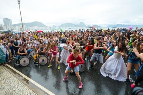 Flashmob reuniu dançarinos e população para comemorar o marco de 500 dias para os Jogos Paralímpicos Rio 2016 / Foto: Rio 2016 / Alex Ferro