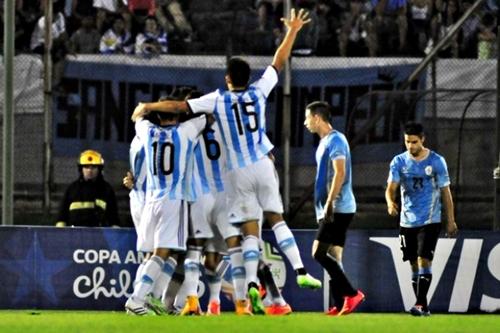 Argentinos jogavam pelo empate contra o Uruguai na rodada final, mas venceram o jogo de virada / Foto: AFA