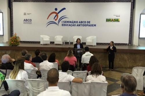 Tyler Hamilton fala durante o I Seminário ABCD de Educação Antidopagem, em São Paulo / Foto: Luiz Roberto Magalhães