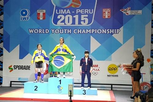 Luana e Aline, no pódio da categoria 48 kg do Mundial Juvenil, em Lima, no Peru / Foto: Divulgação