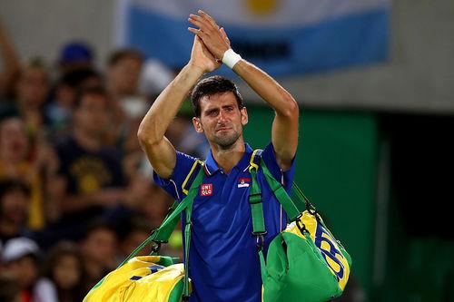 Djoko se despede, emocionado, das Olimpíadas / Foto: Clive Brunskill / Getty Images