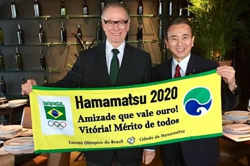 Yasutomo Suzuki foi recebido pelo vice-presidente do COB, Paulo Wanderlei, pelo diretor-executivo de Esportes, Agberto Guimarães, e pelo membro do COI, Bernard Rajzman / Foto: Agberto Guimarãe/COB
