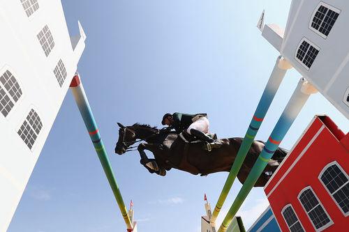 Álvaro de Miranda saltando nesta quarta-feira / Foto:  Alexander Hassenstein / Getty Images