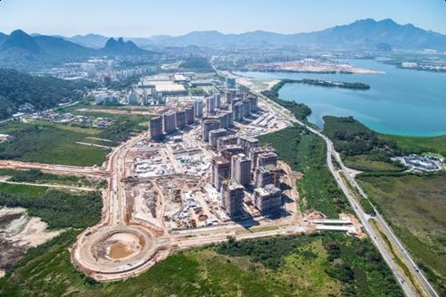 Complexo imobiliário terá 31 prédios, divididos em sete condomínios, e acomodará 18 mil pessoas durante os Jogos / Foto: Rio 2016 / Alex Ferro