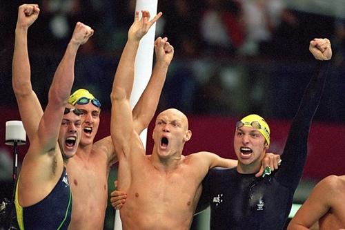 Revezamento australiano comemora vitória histórica no 4x100m / Foto: Getty Images