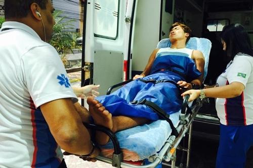 Sul-coreano saiu de ambulância para o hospital / Foto: Reprodução / Facebook
