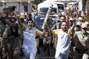 Chama foi à cachoeira, andou de balão e participou de cavalhada. Zezé di Camargo e Luciano se emocionam na cidade natal / Foto: Divulgação/Imprensa Rio