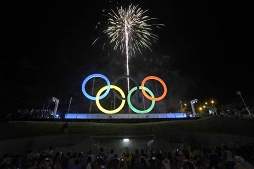 Uma grande festa celebrou a instalação dos aros Olímpicos no Parque Madureira / Foto: J.P.ENGELBRECHT / Prefeitura da Cidade do Rio de Janeiro