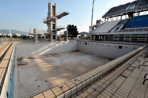 Piscina abandonada 10 anos após Jogos de 2004 / Foto: Getty Images