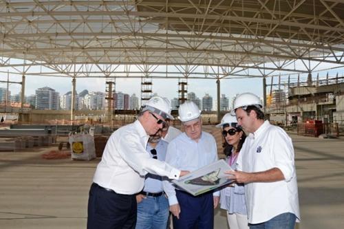 Presidente do COI, Thomas Back, em visita a obras do Parque Olímpico / Foto: Divulgação / Ministério do Esporte