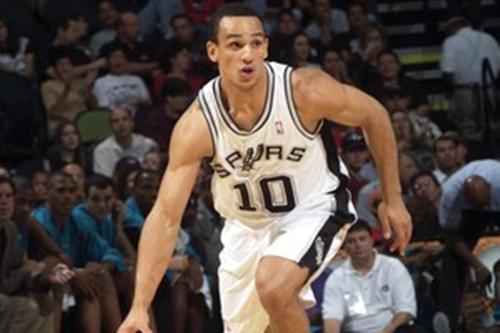 Alex Garcia quando jogava pelo San Antonio Spurs, ainda em 2003 / Foto: Getty Images